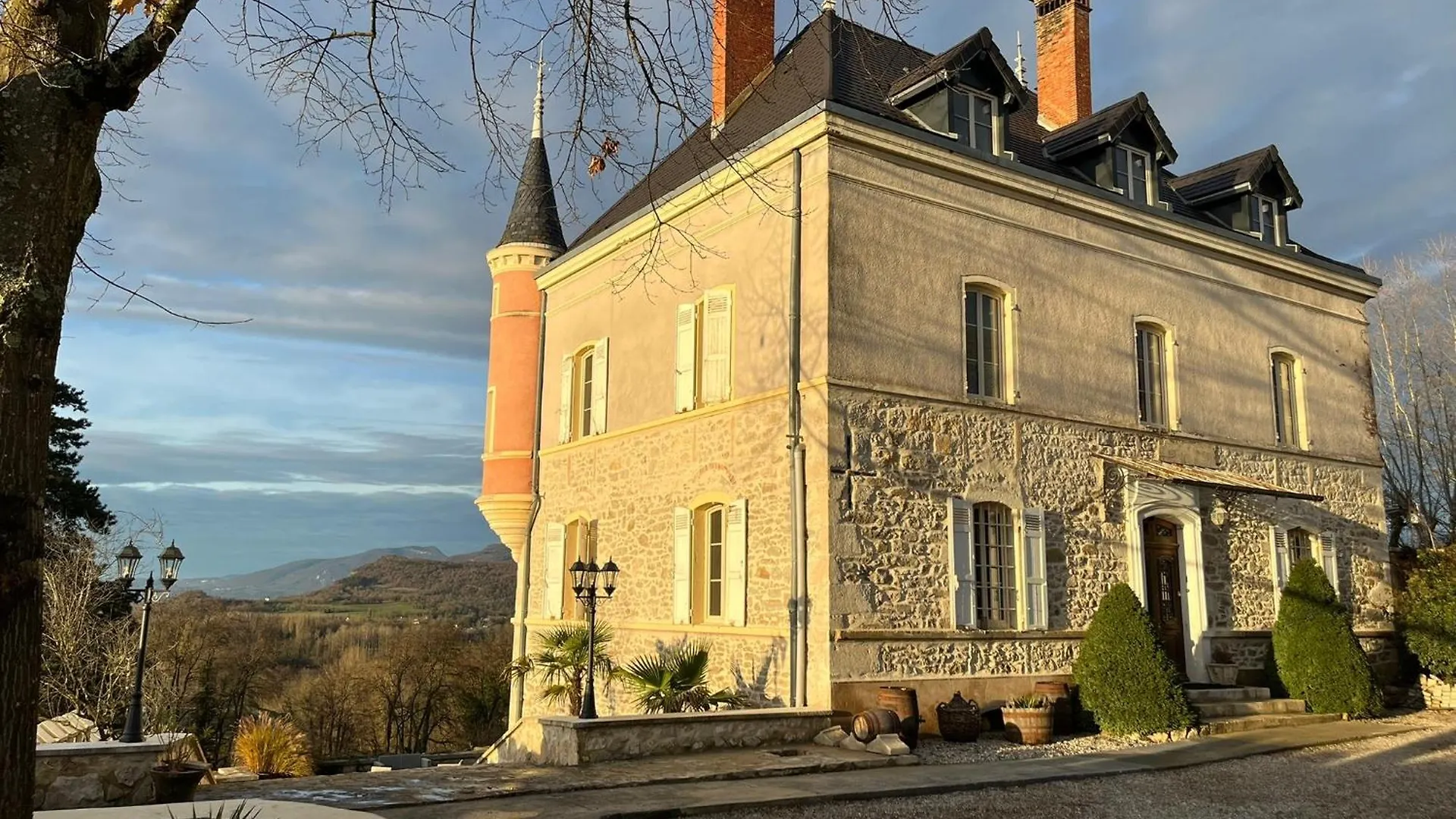 Château de Saint-Genix 3*, Saint-Genix-sur-Guiers France